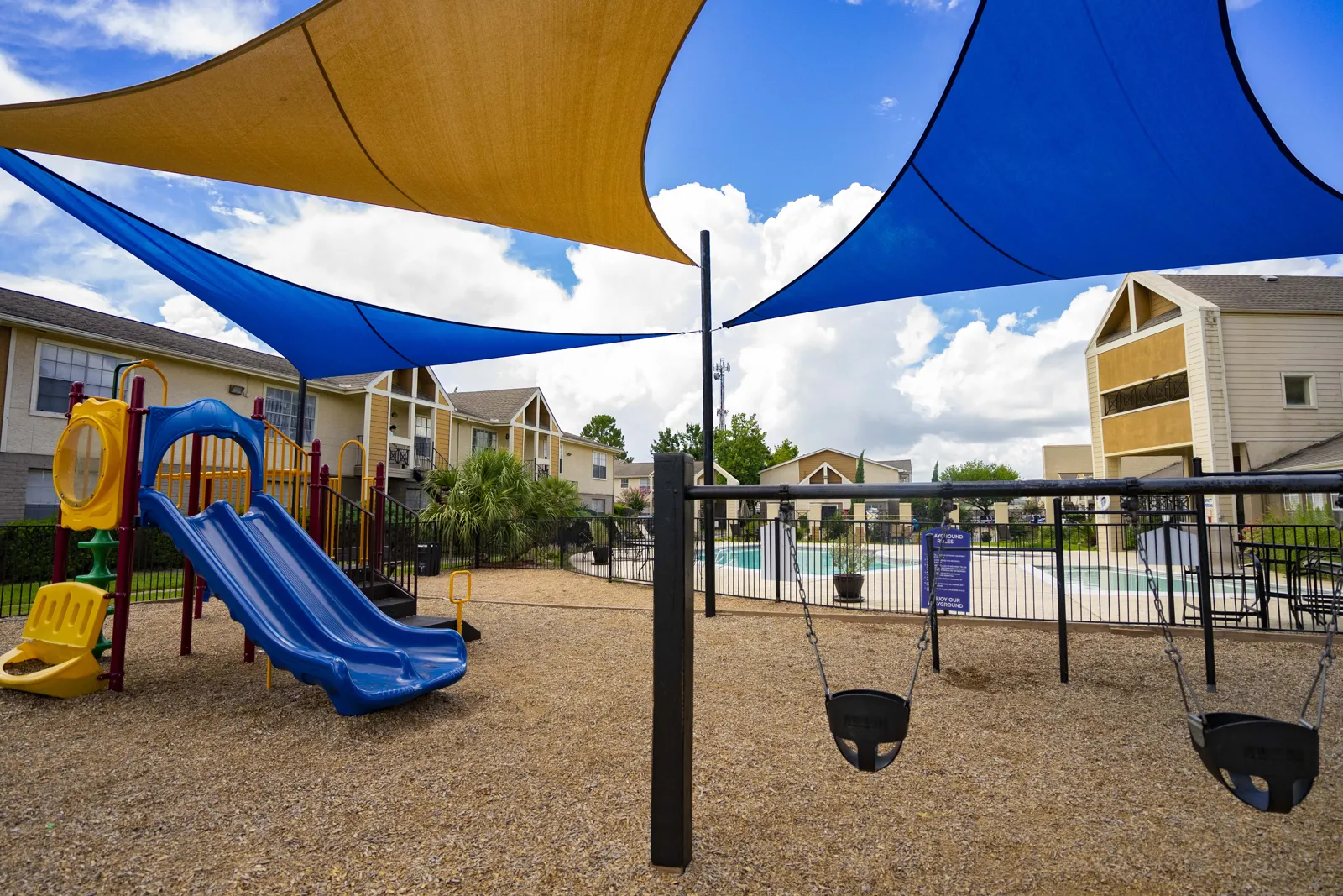 Eden Pointe — Den
