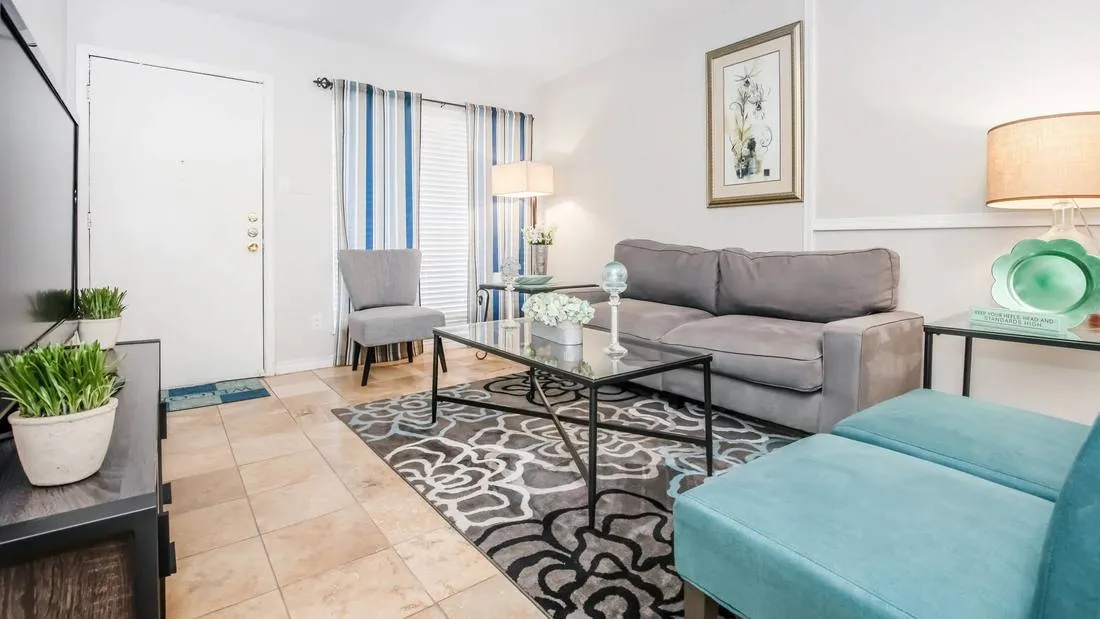 La Primavera — Living room