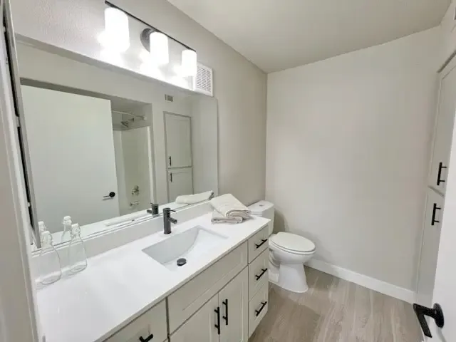 SITE Summit North — Bathroom