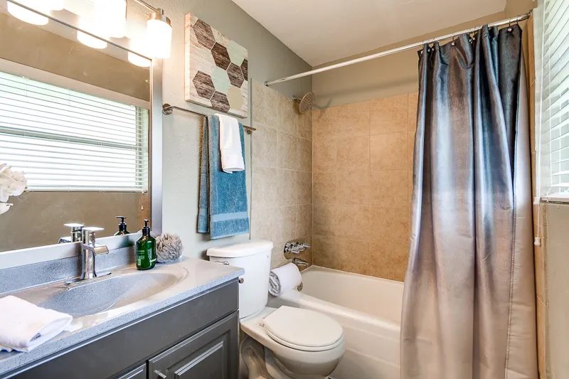 Stardust — Bathroom