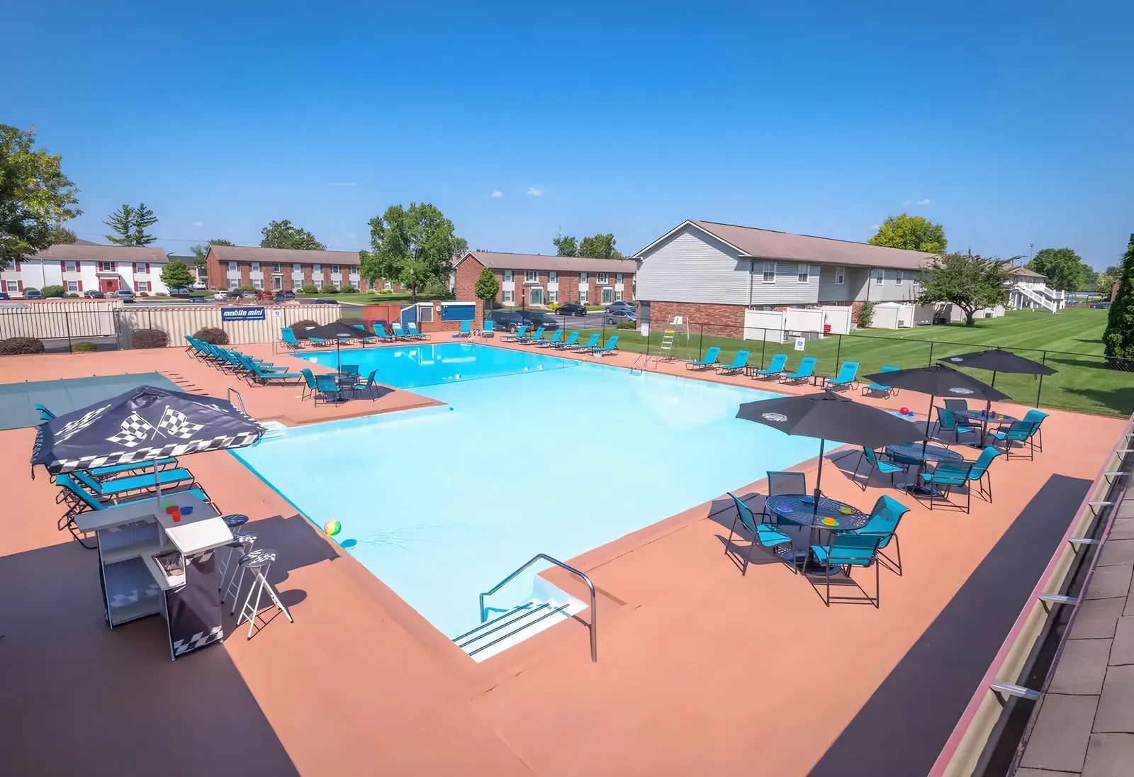 The Legend at Speedway — The pool deck