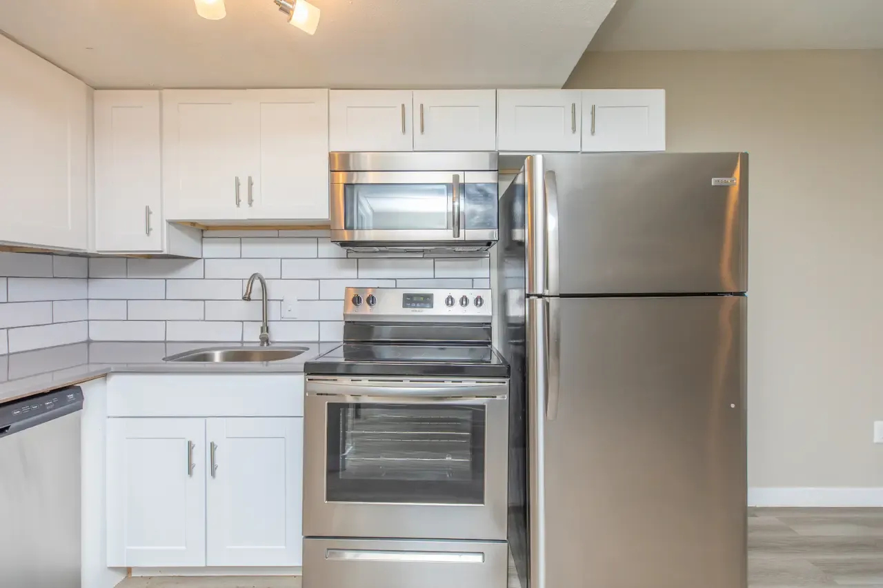 Tides on 51st — Kitchen
